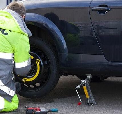 ​This is a picture of a roadside assistance.